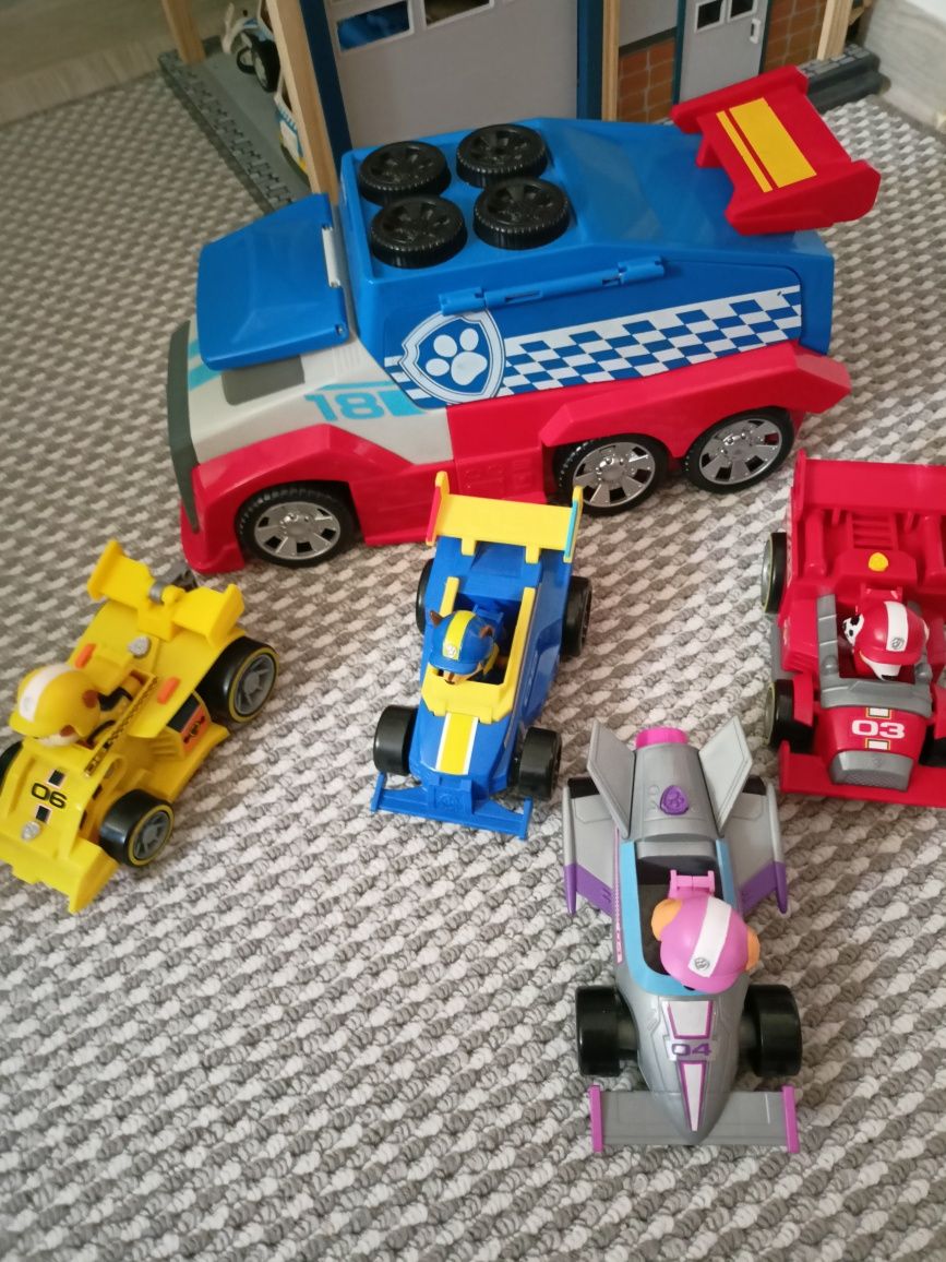 Psi patrol pojazdy na baterie