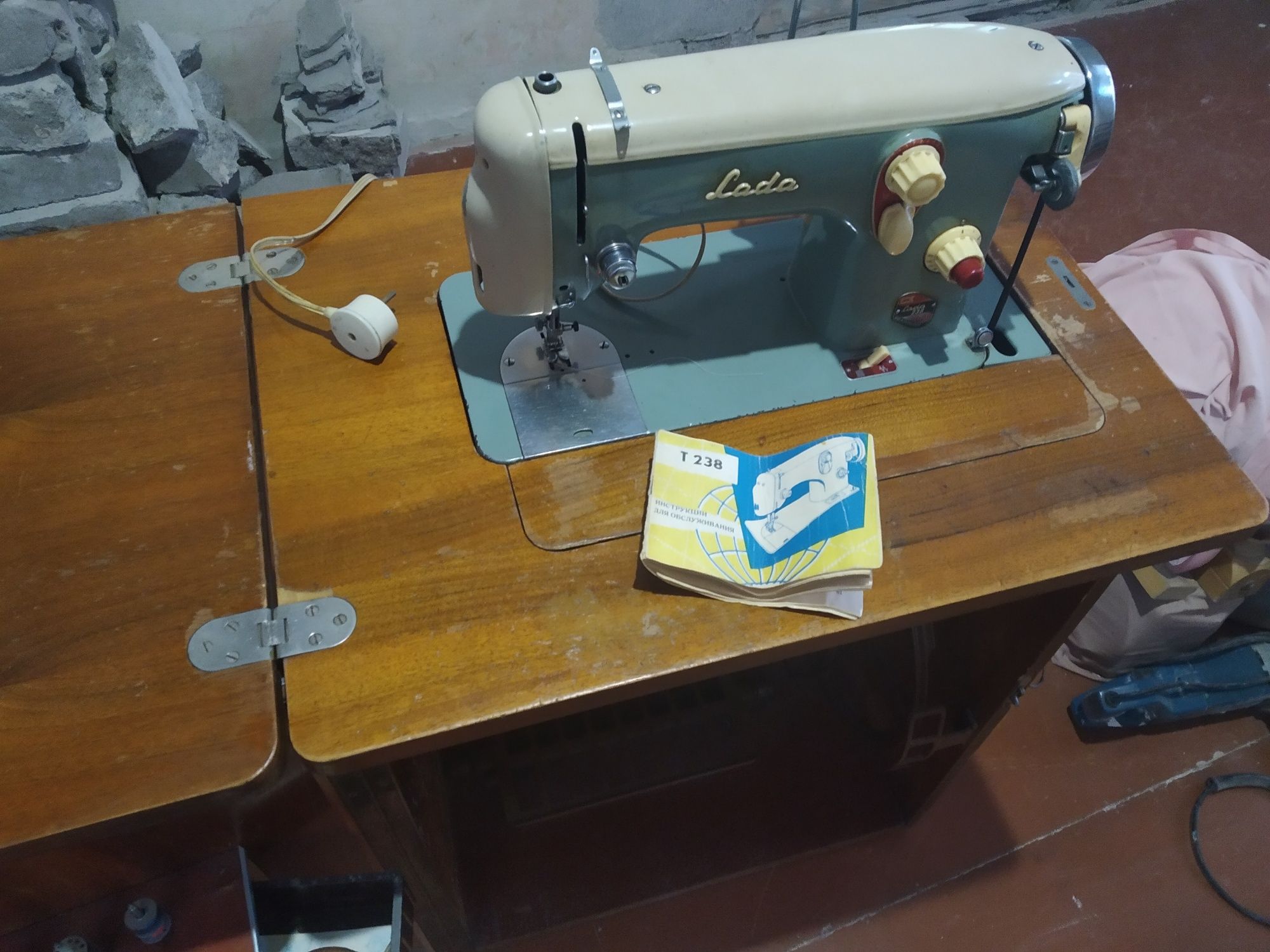 Швейная машинка Лада  Т 238