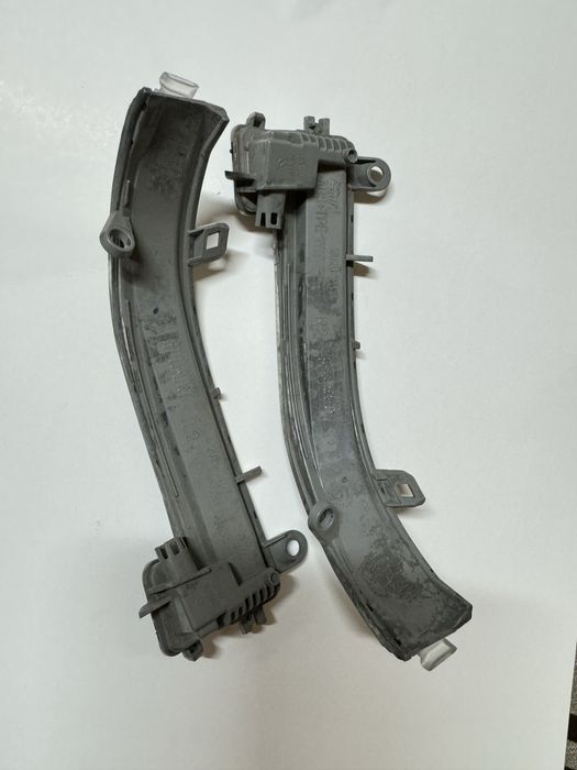 Повторювач повороту в дзеркало ф30 оригінал