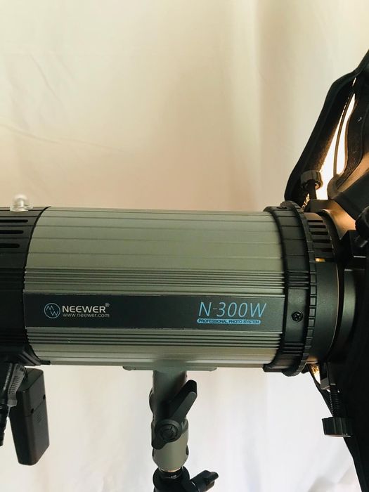 3 Flash's de Estúdio Fotografico Profissionais Neewer N300W