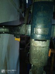 Máquina de furar AEG com suporte de banca muito robusto