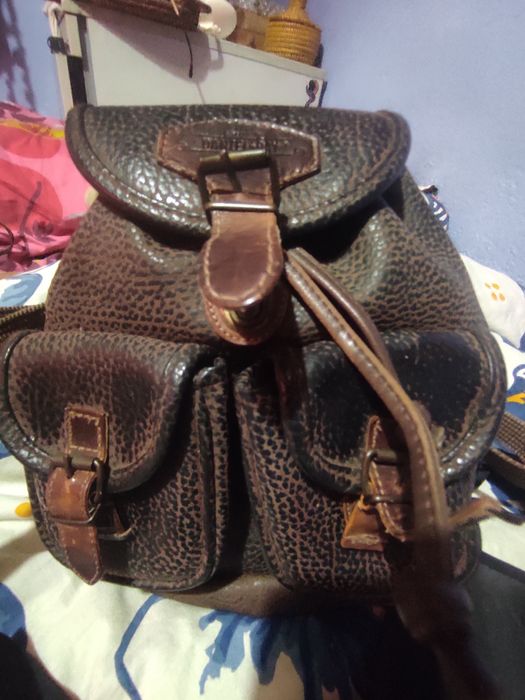 Pequena mochila de pele