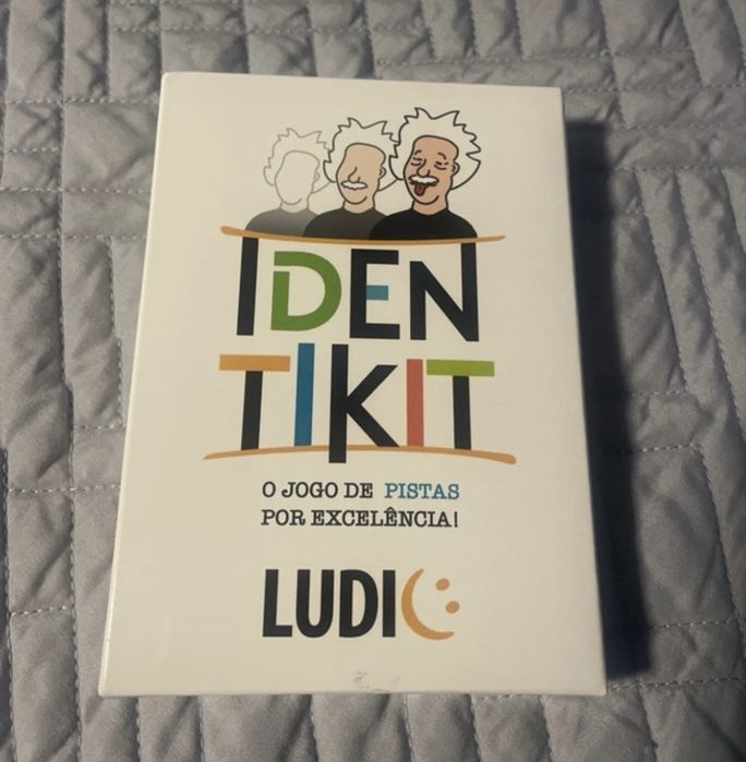 Jogo de familia IDENTIKIT