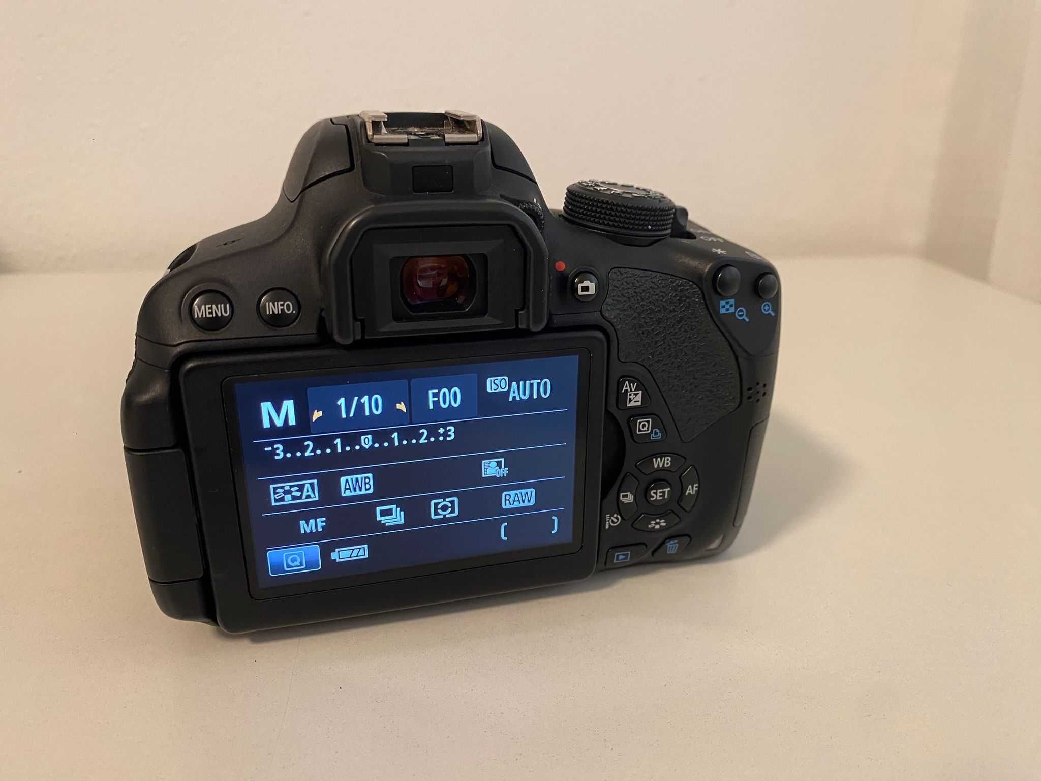 Canon 700D - Como nova + Extras