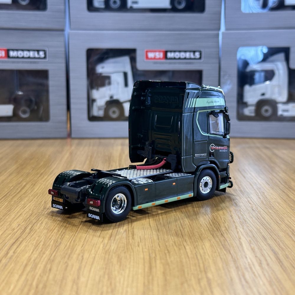 Model 1:50 WSI Scania R Highline 4x2