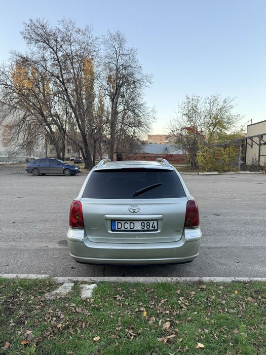 Toyota Avensis 2,0d механіка дизельний універсал в гарному стані
