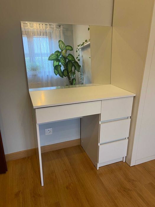 biurko/toaletka z lustrem