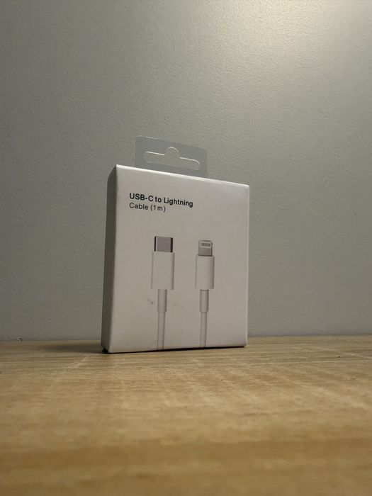 Cabos USB-C e Lightning (NOVOS, LACRADOS)