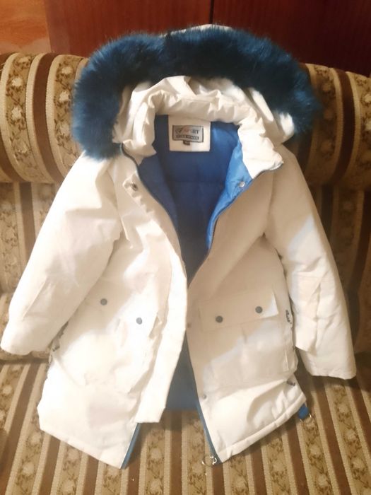 Белая зимняя куртка