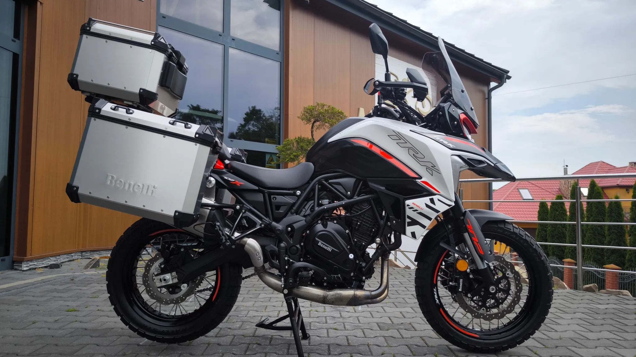 Benelli TRK 702X Trzy kufry 2024 rok BENELLI TRK 702 ABS dodatki jak nowy