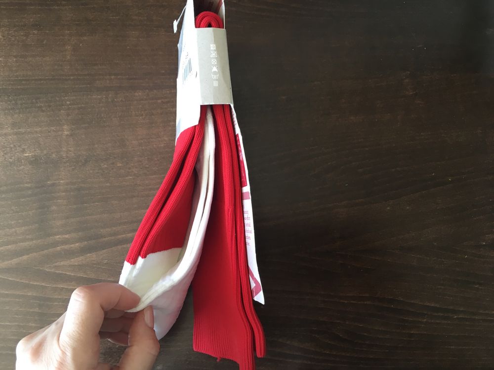Nowe Skarpety piłkarskie Getry Umbro r. 44