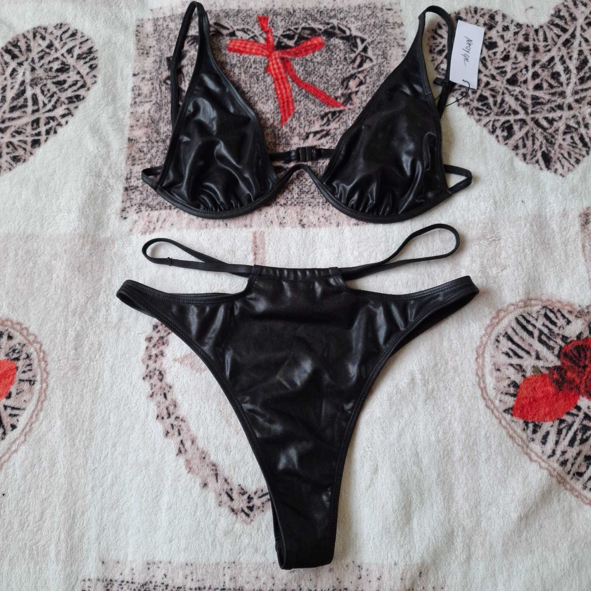 Czarny woskowany dwuczęśxiowy strój kąpielowy Nasty Gal