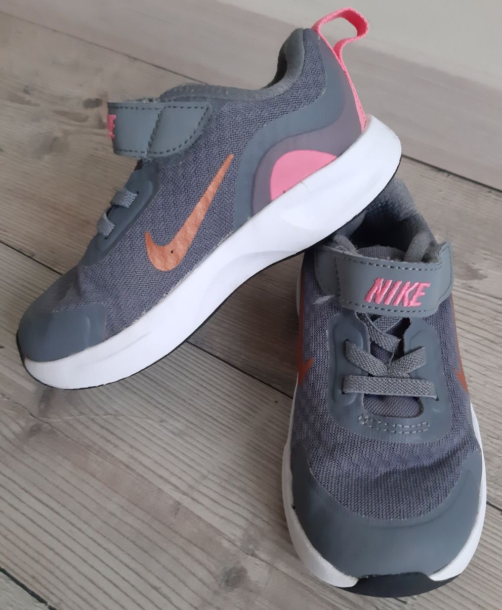 Кросівки NIKE (р.24)