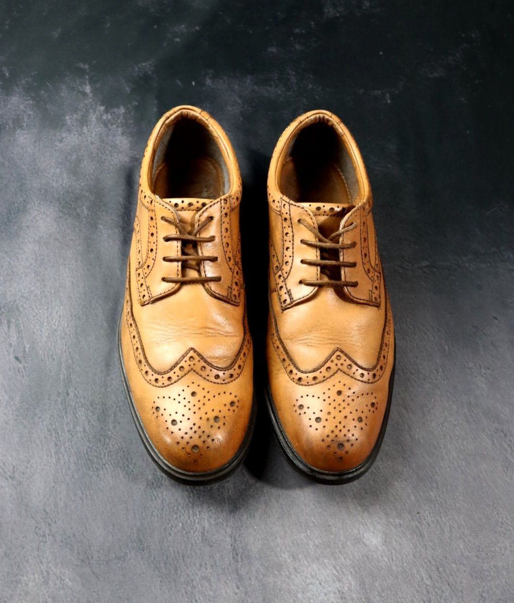 Klasyczne brogsy skórzane Clarks rozmiar 39,5 z ażurowym wzorem