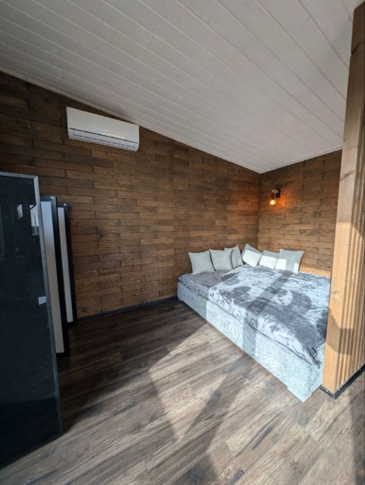 Продам будинок із земельною ділянкою в передмісті