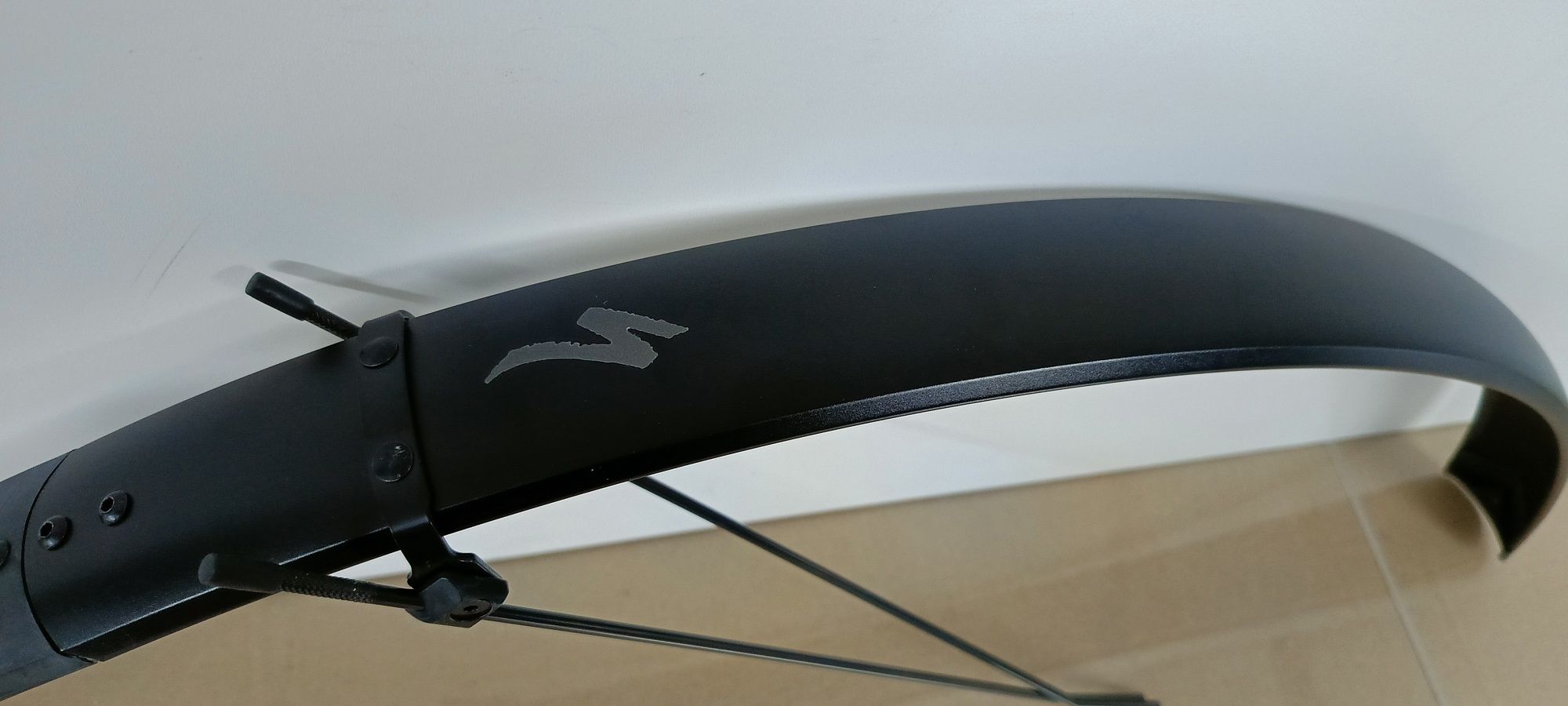 Przedni Błotnik Specialized Dry-Tech 28" . 50mm