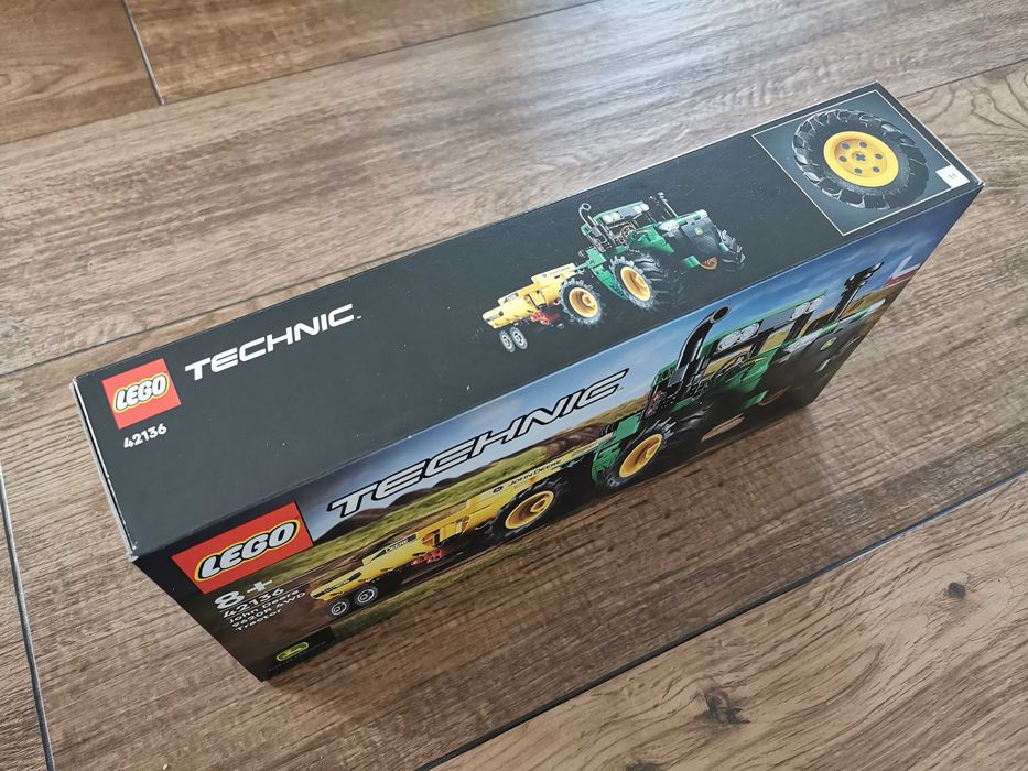 LEGO Technic Traktor John Deere 9620R 4WD Prezent