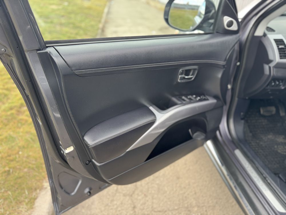 Mitsubischi Outlander 2.2 d 4*4 avtomat з Швейцарії