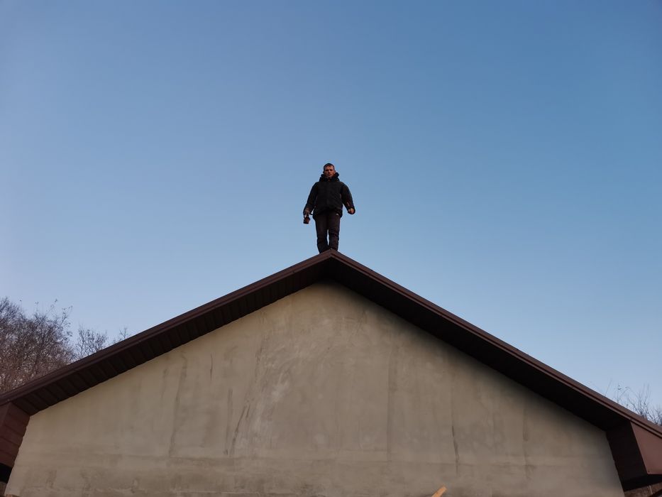 Ремонт крышь. Ремонт кровли. Крыша из металлочерепицы.