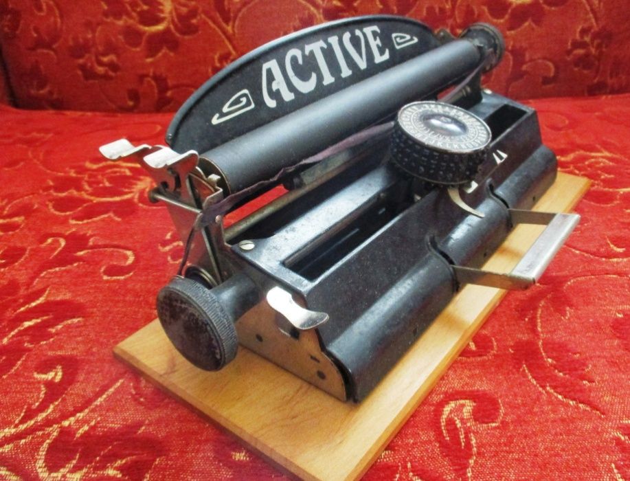 Maquina de escrever ACTIVE - Ano 1913