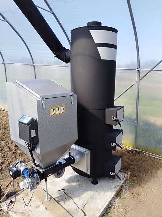 Piec nadmuchowy z podajnikiem. 50 kw.