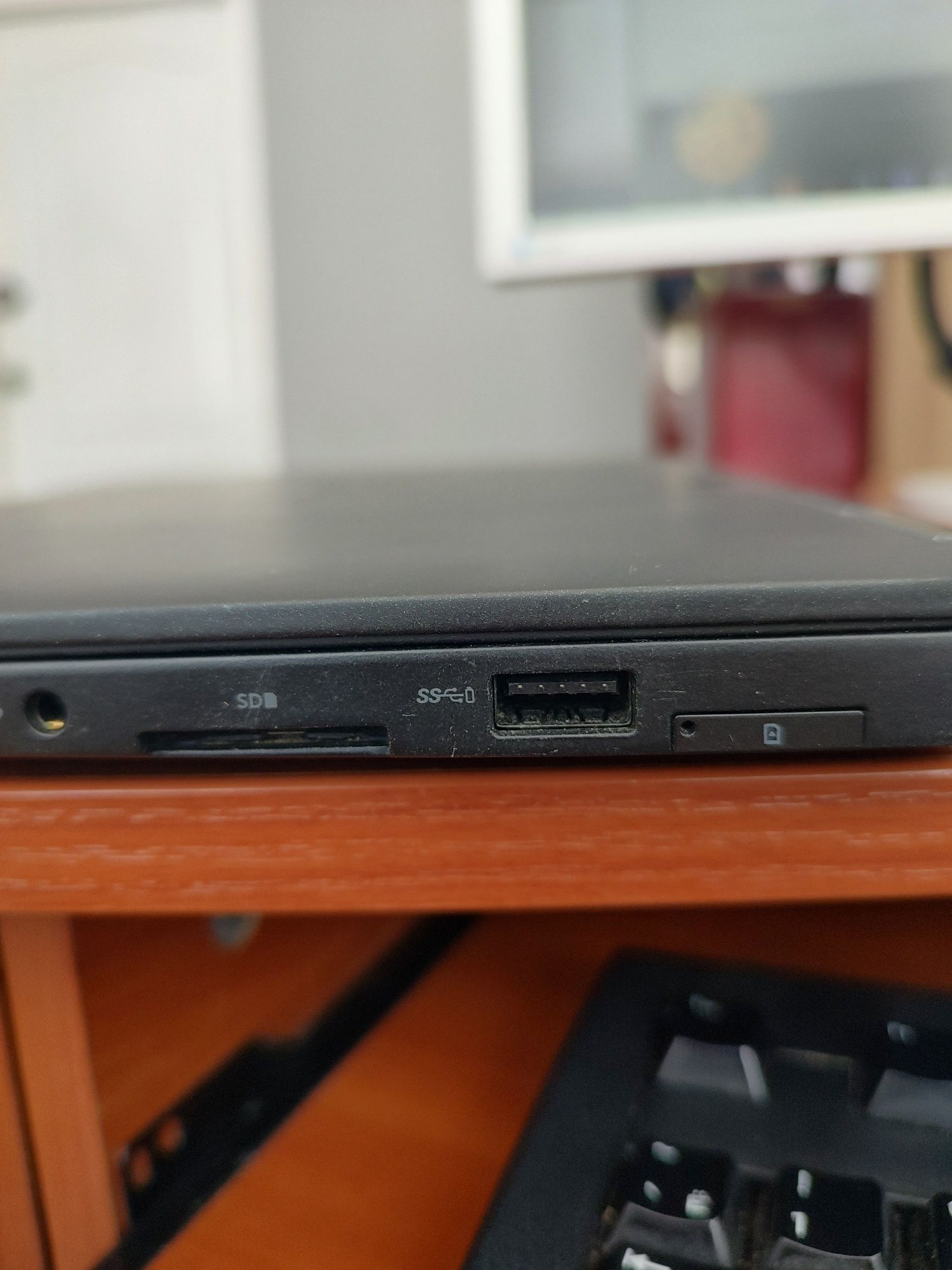 Ноутбук Dell Latitude E7270 нов. батарея 7200! (i5-6300U/8gb/SSD)