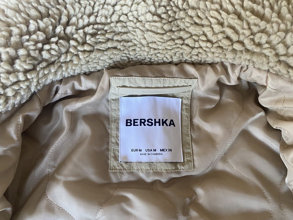 Casaco quente pelo Bershka NOVO com etiqueta tamanho M