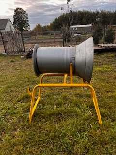 Sprzedam tubę do pakowania choinek rozmiar 34