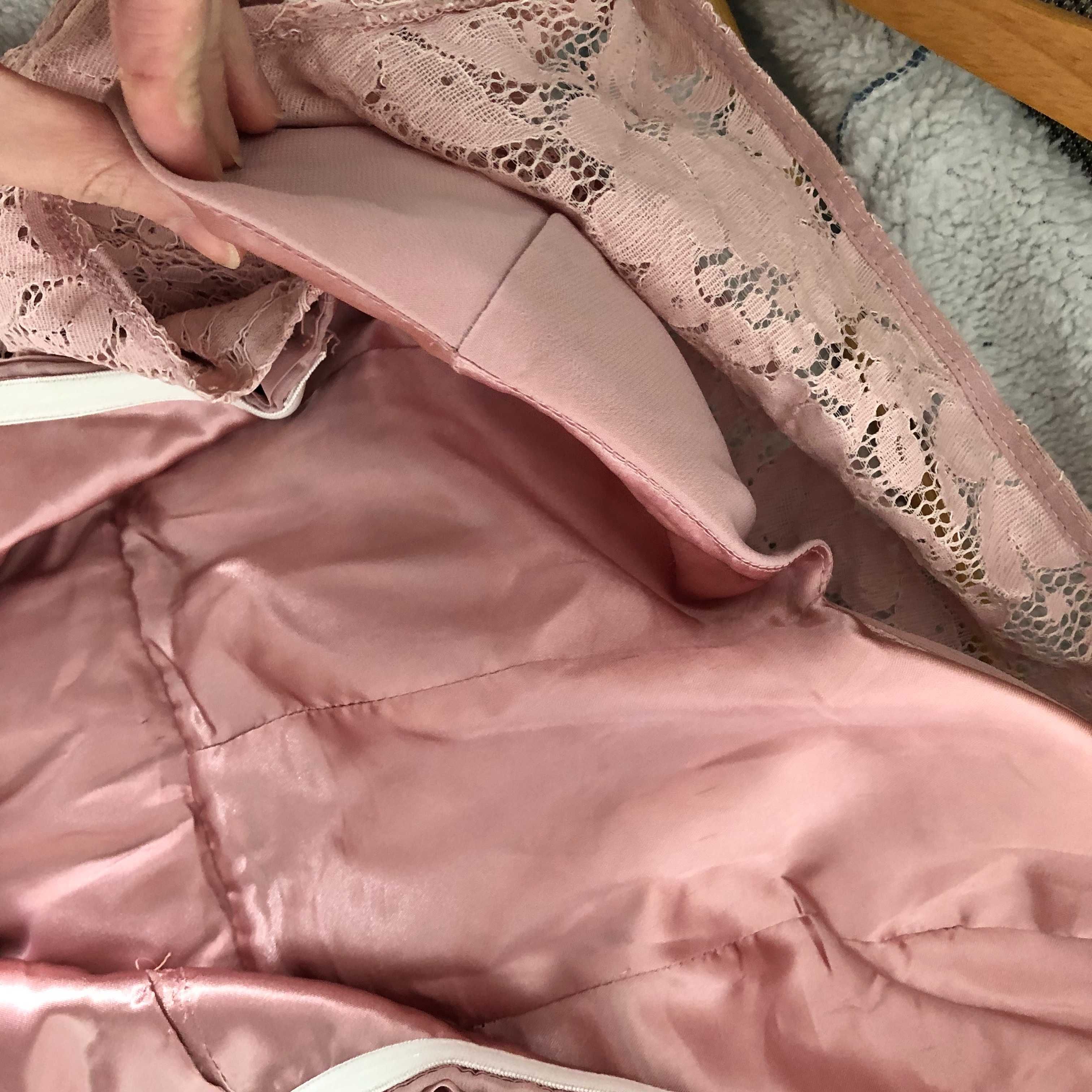 Różowa suknia balowa 44