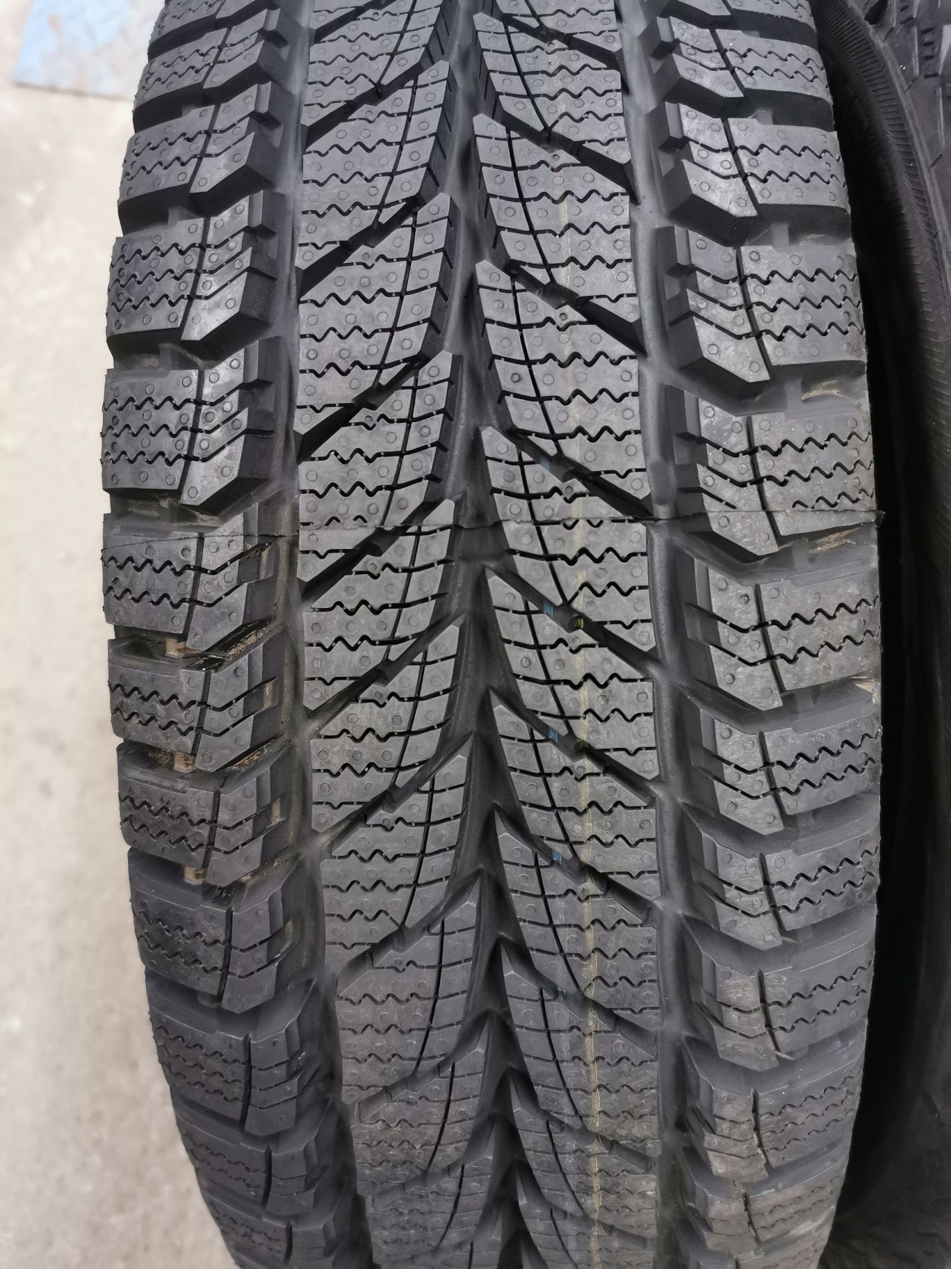Para opon 215/70R15C 109/107R Uniroyal Snów MAX 2