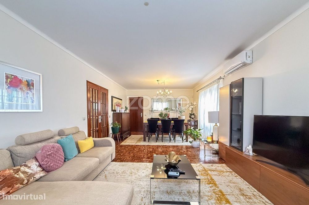 Moradia T4 com jardim e garagem na Fajã de Baixo