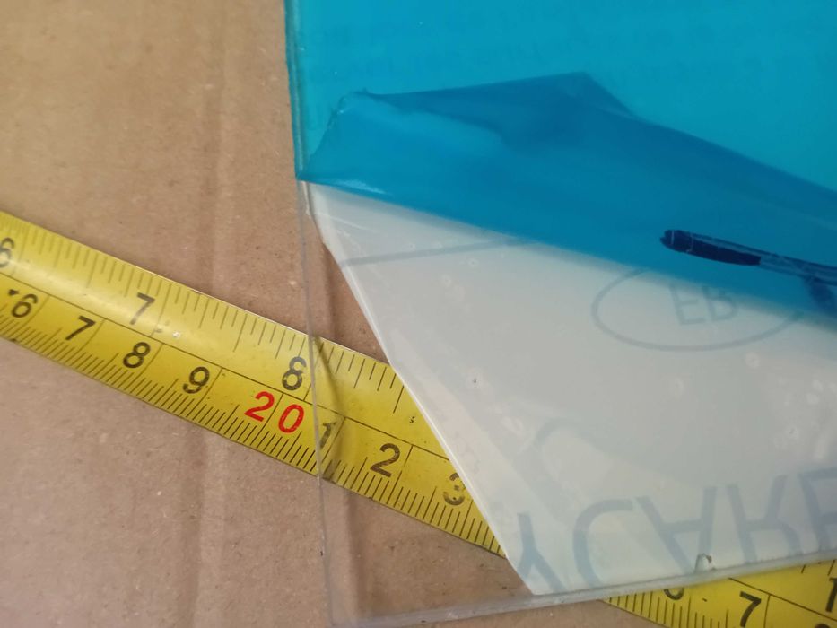оргскло прозоре десь пів метра на метр б/у майже нове є захисна плівка