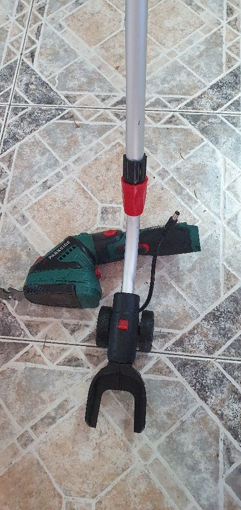 Аккумуляторные ножницы для кустов PARKSIDE PGSA 12 A1