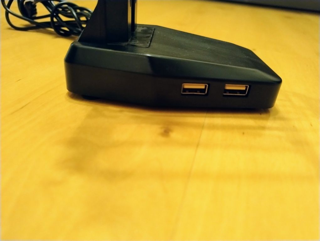 Stojak do padów z gniazdami USB