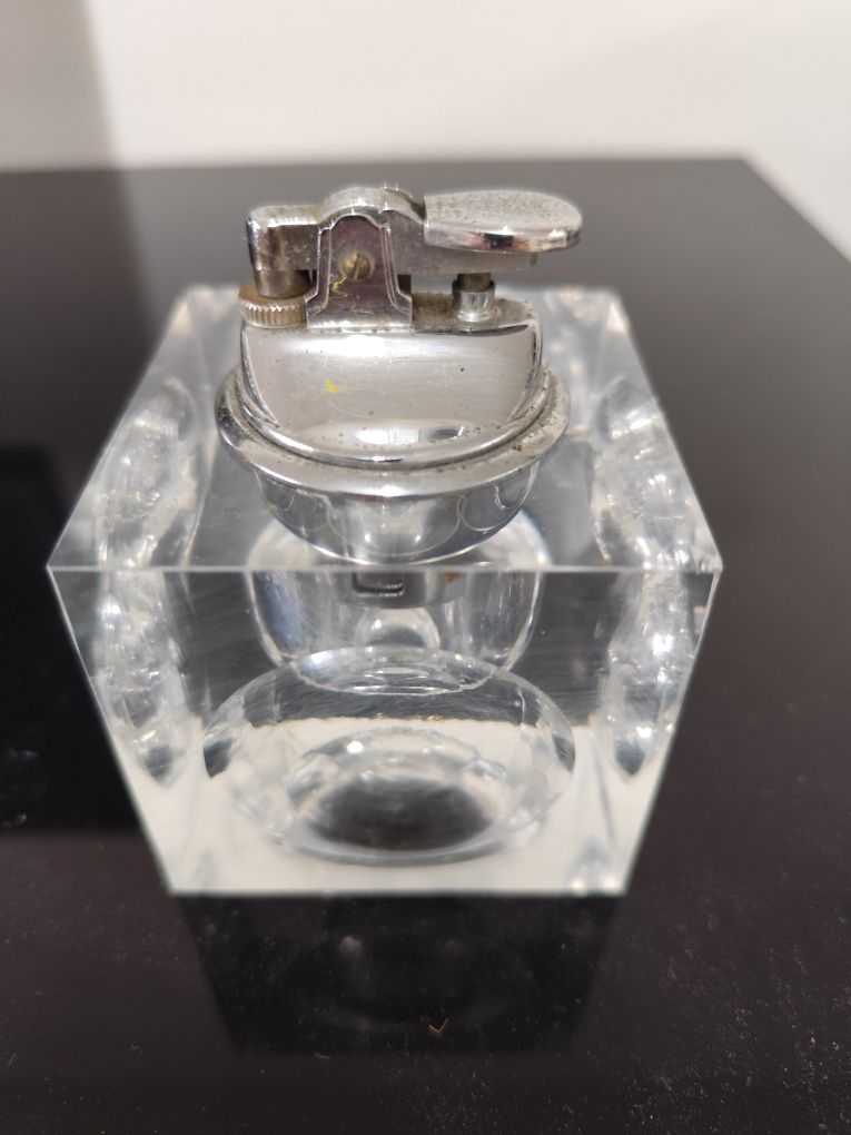 Isqueiro encastrado em cubo de cristal maciço (620g)Atlantis