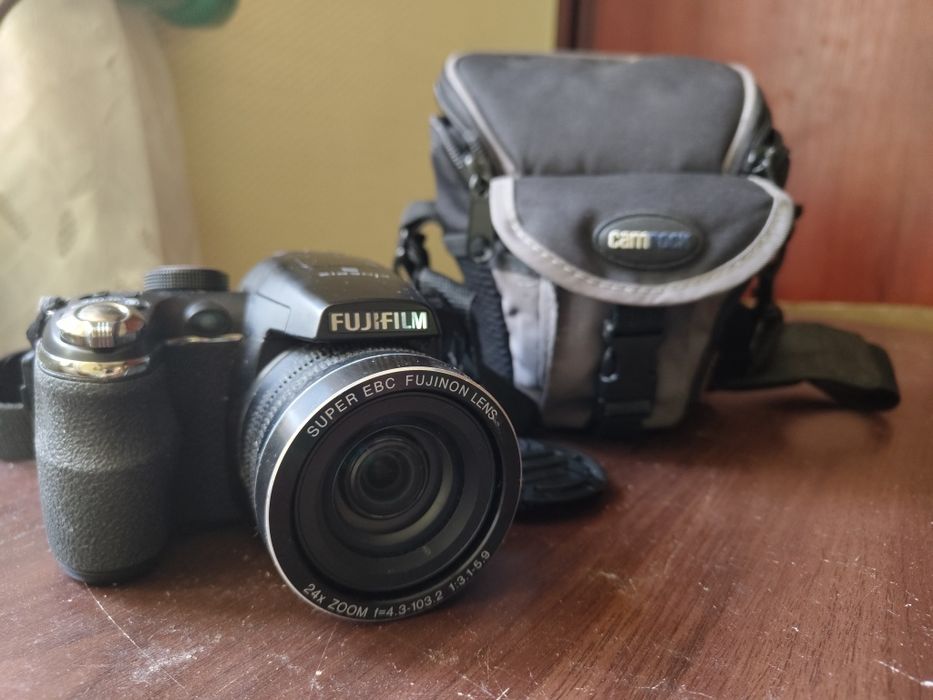 Aparat Fujifilm Finepix S4200