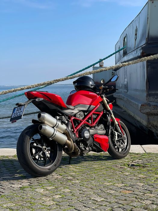 Ducati Streetfighter 848 como nova