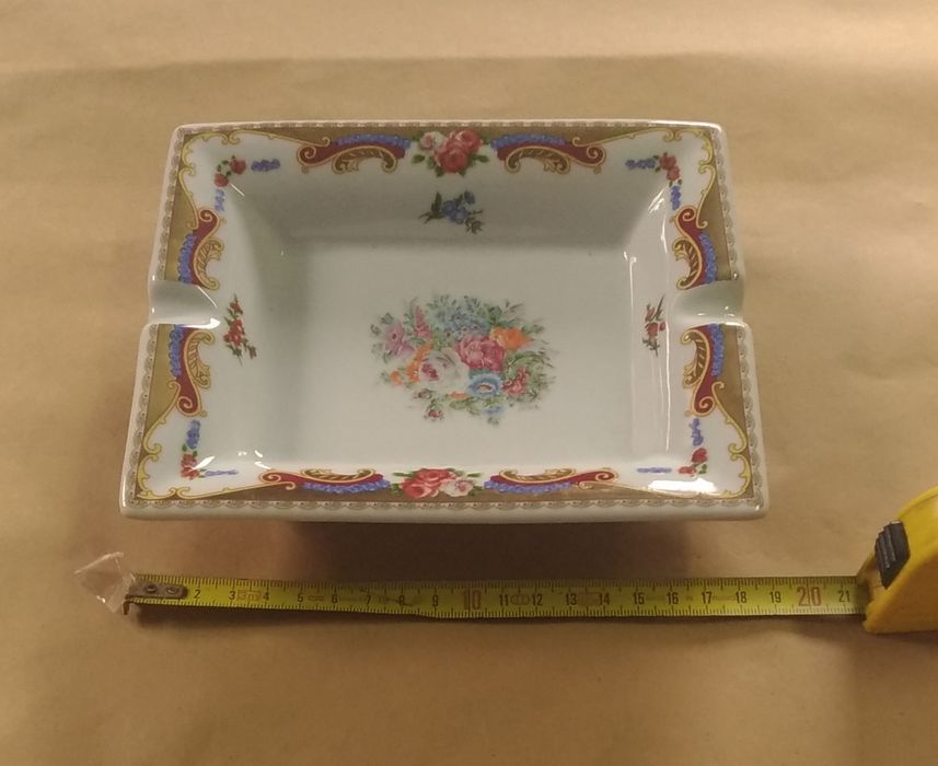 Cinzeiro em Porcelana