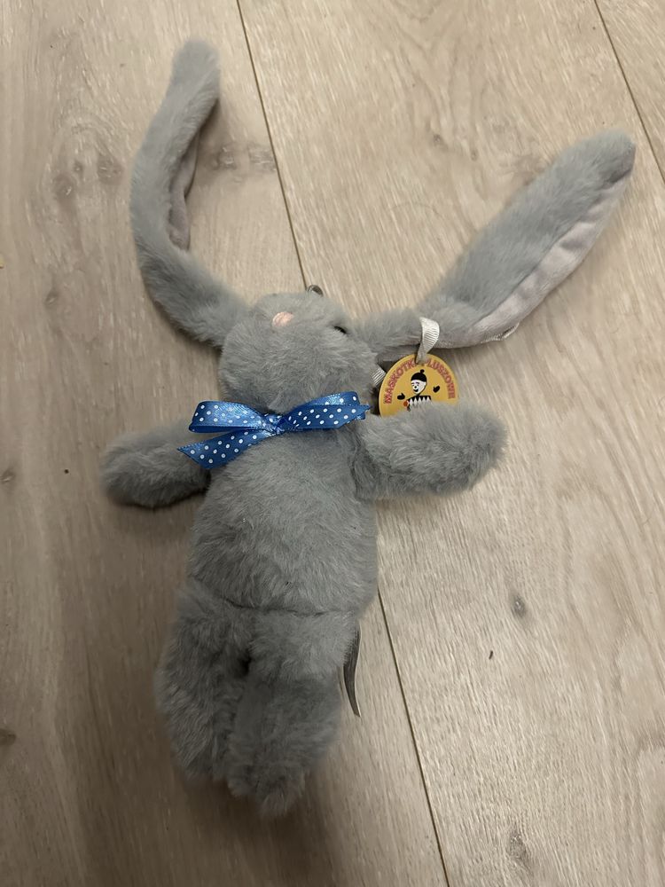Nowa maskotka królik z dlugimi uszami