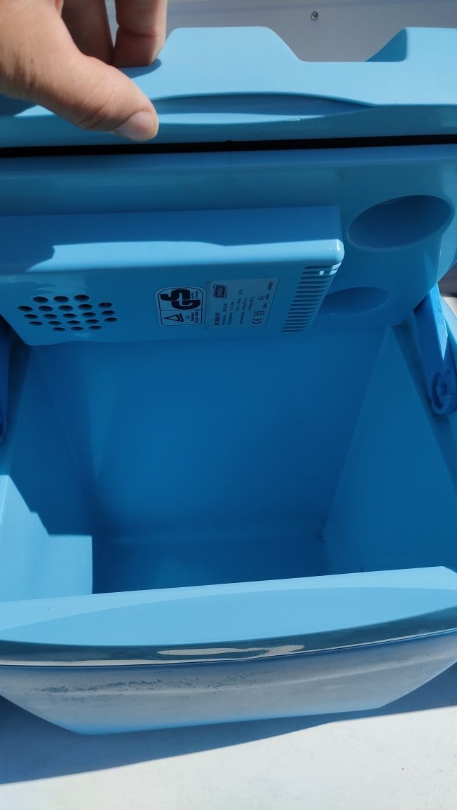 Lodówka turystyczna 12 V i 230 V