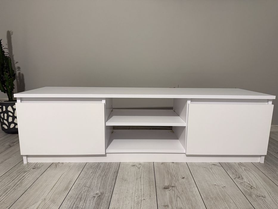 Biala szafka pod telewizor