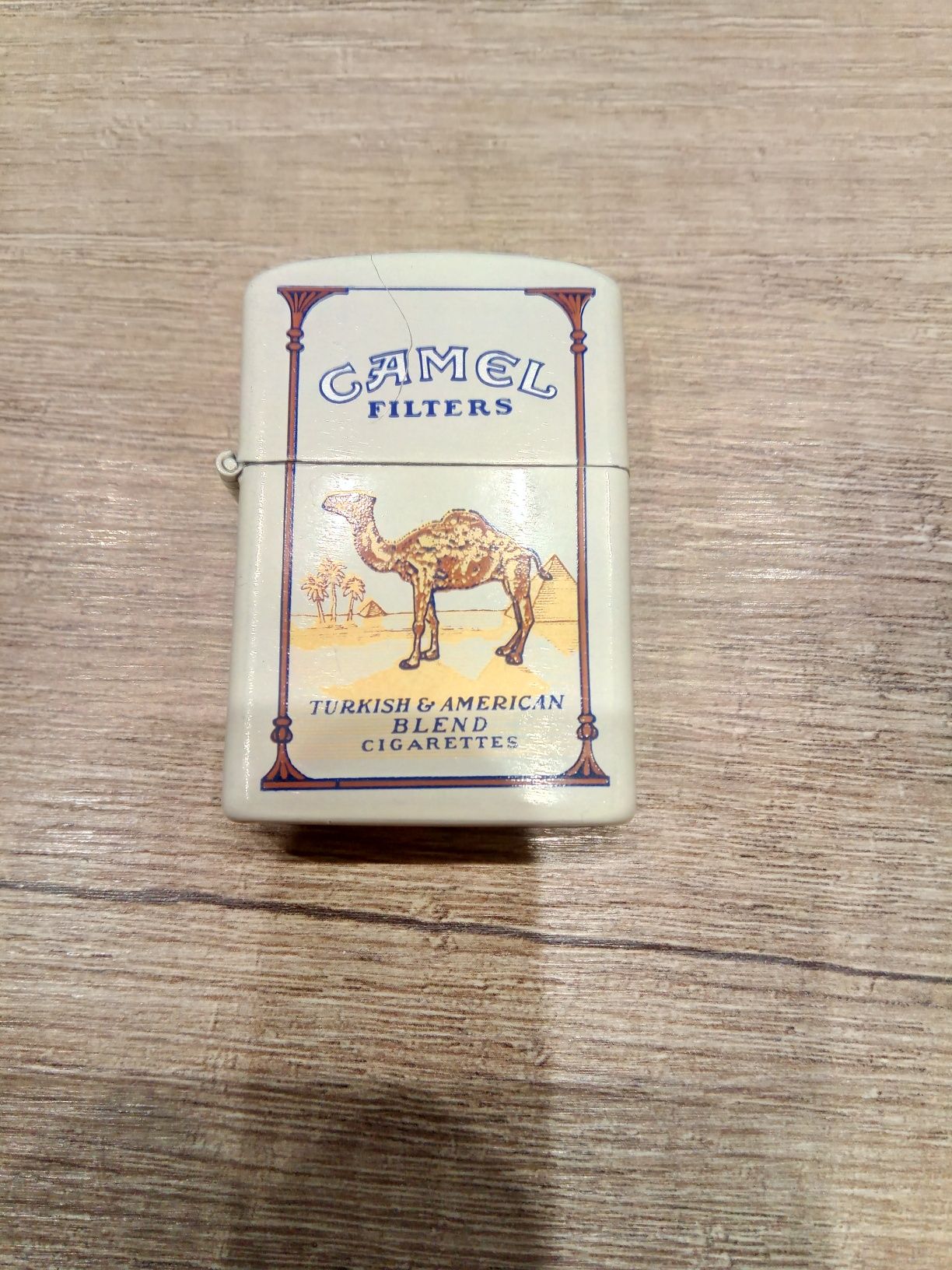 Stara Zapalniczka benzynowa. Camel.