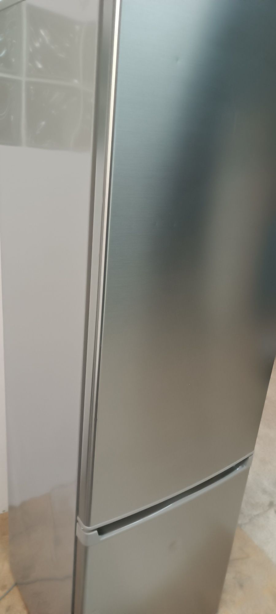 Lodówka Srebrna 175cm Quigg LED A+