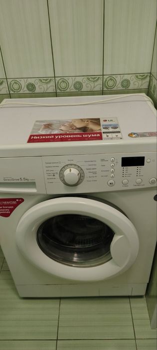 Продам пральну машину LG  з фронтальним завантаженням (біла).