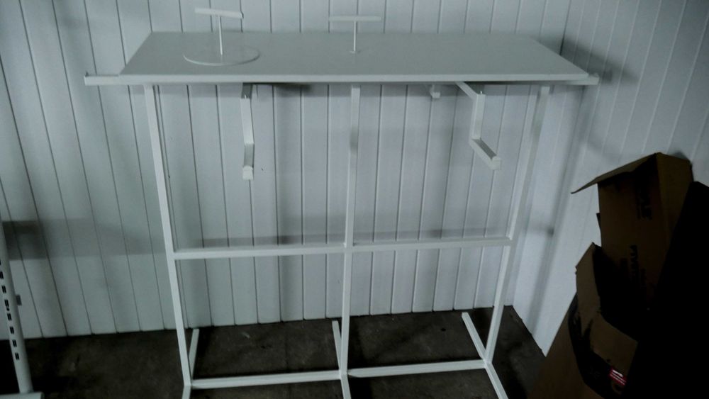 Meble sklepowe gabloty wieszaki