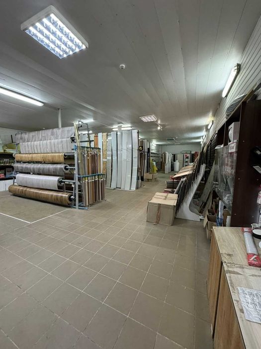 Продаж приміщення магазину складського типу