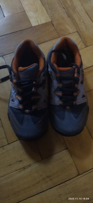 Дитячі кросівки в ідеальному стані