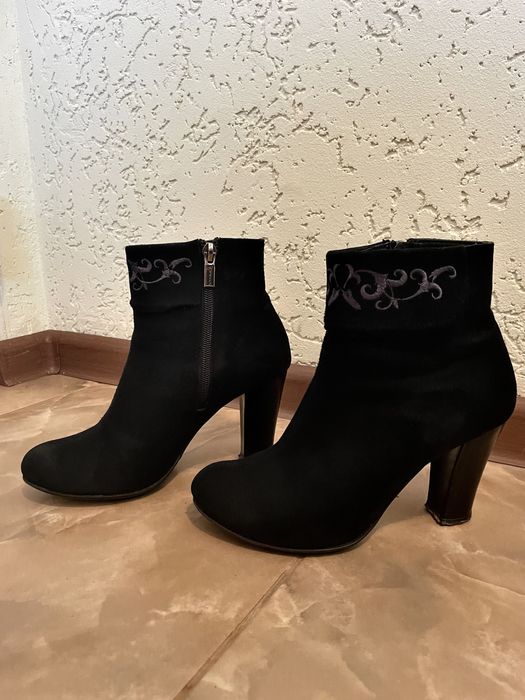 Ботінки замшеві 37 р