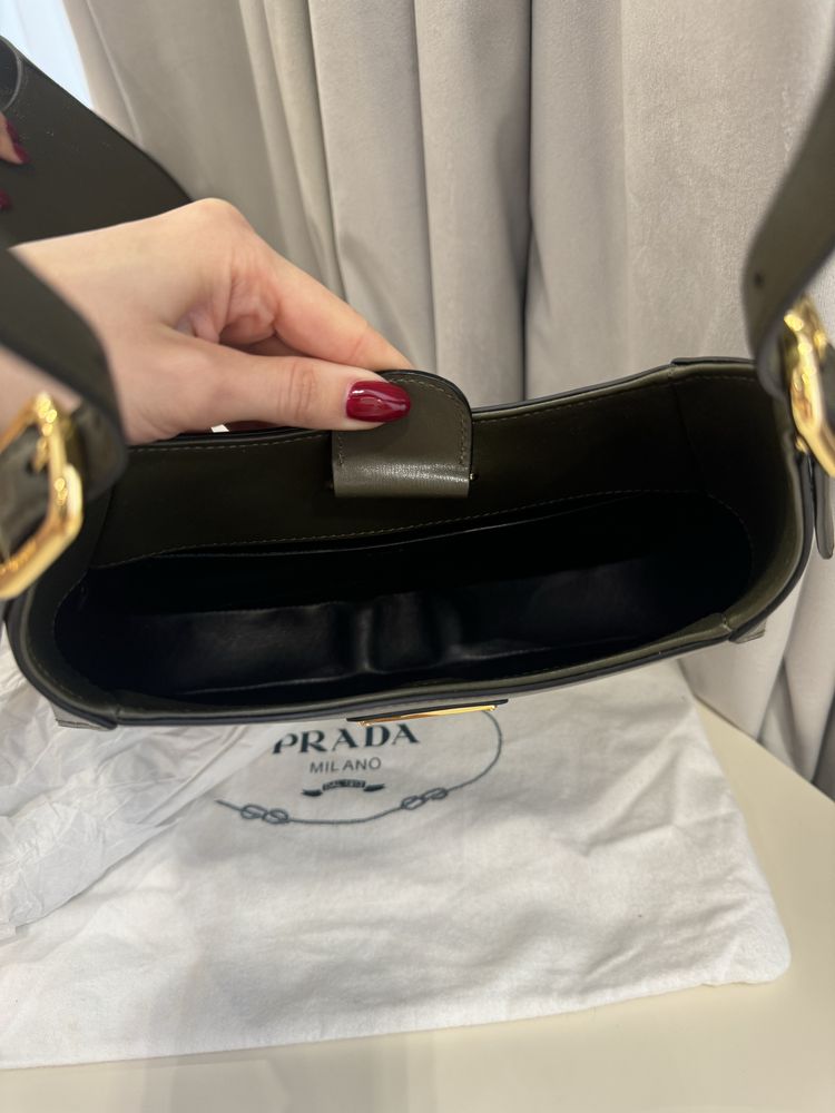 Сумка Prada Cleo (колір хакі)
