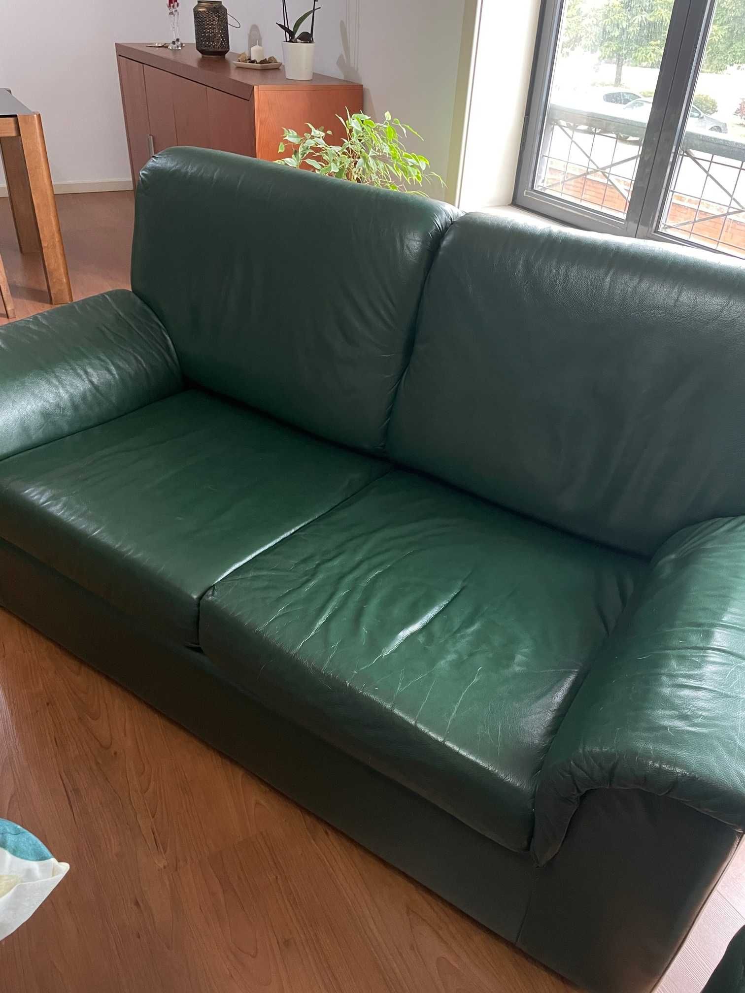 Conjunto de sofás em pele - de 2 e 3 lugares + sofá cama